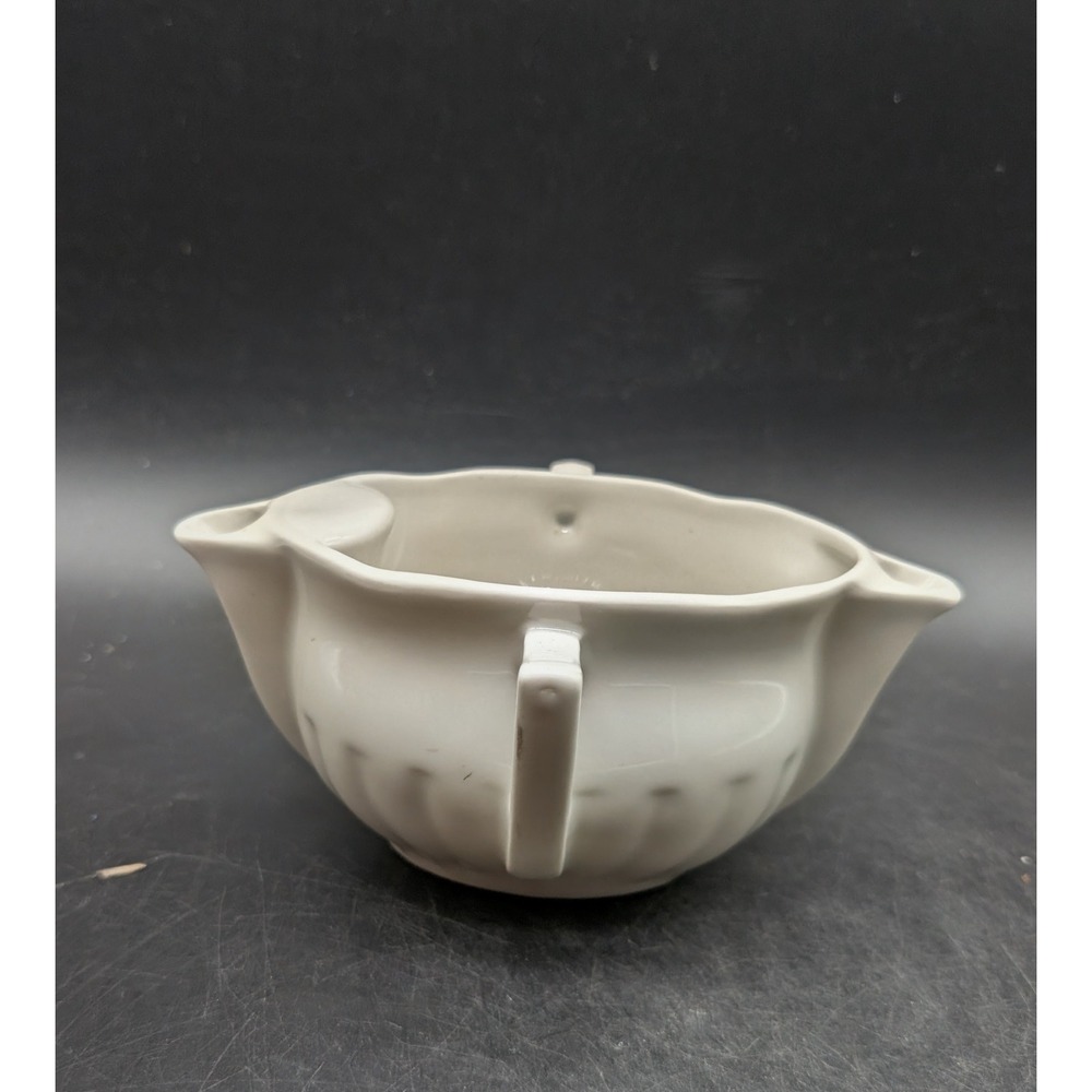 Pillivuyt France 713 White Porcelain Double Spout Fat Separator Gravy Boat 5"